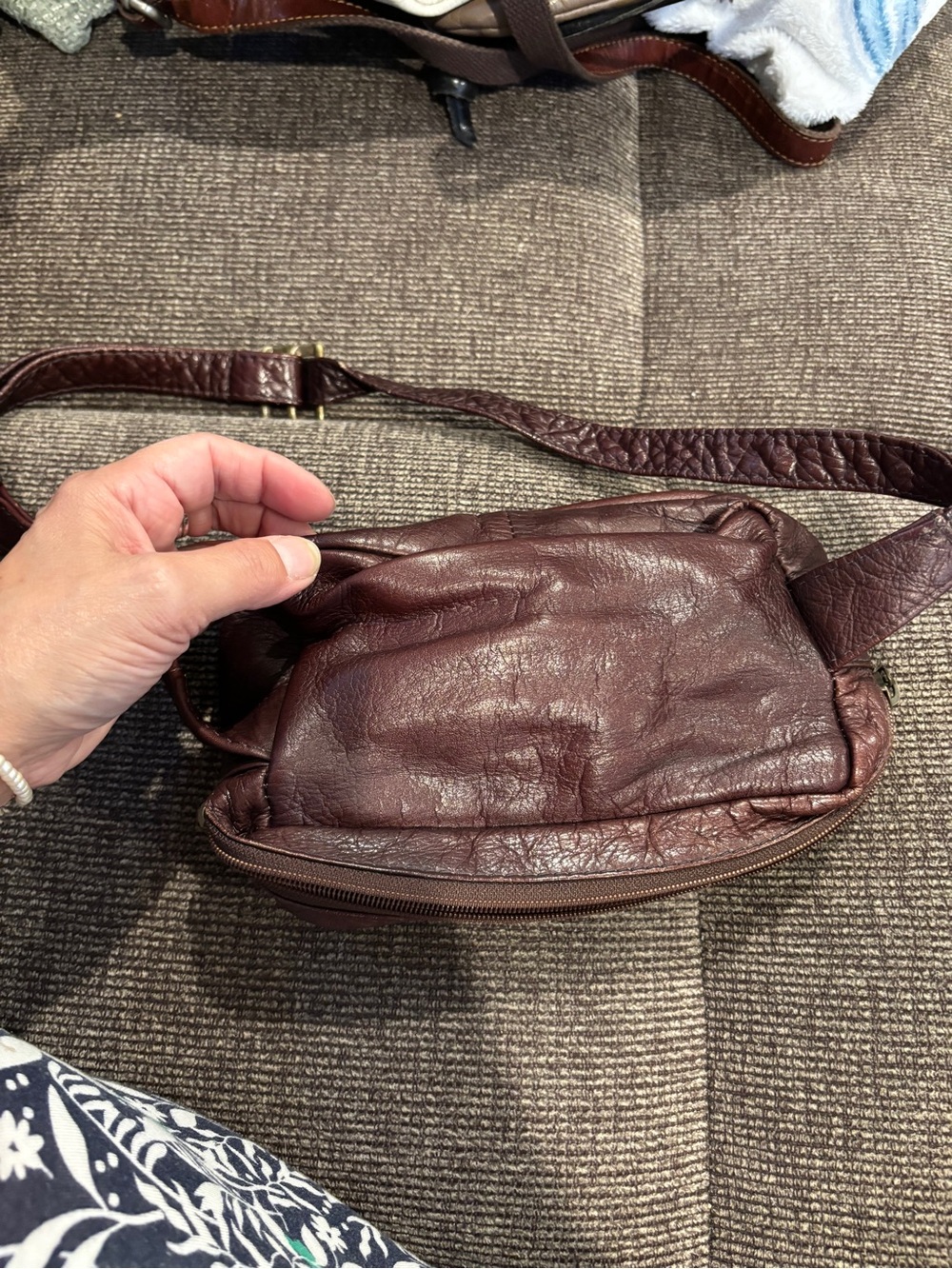 Vintage Crossbody Fanny Pack Bag - Burgundy Leather - Picture 5 of 7